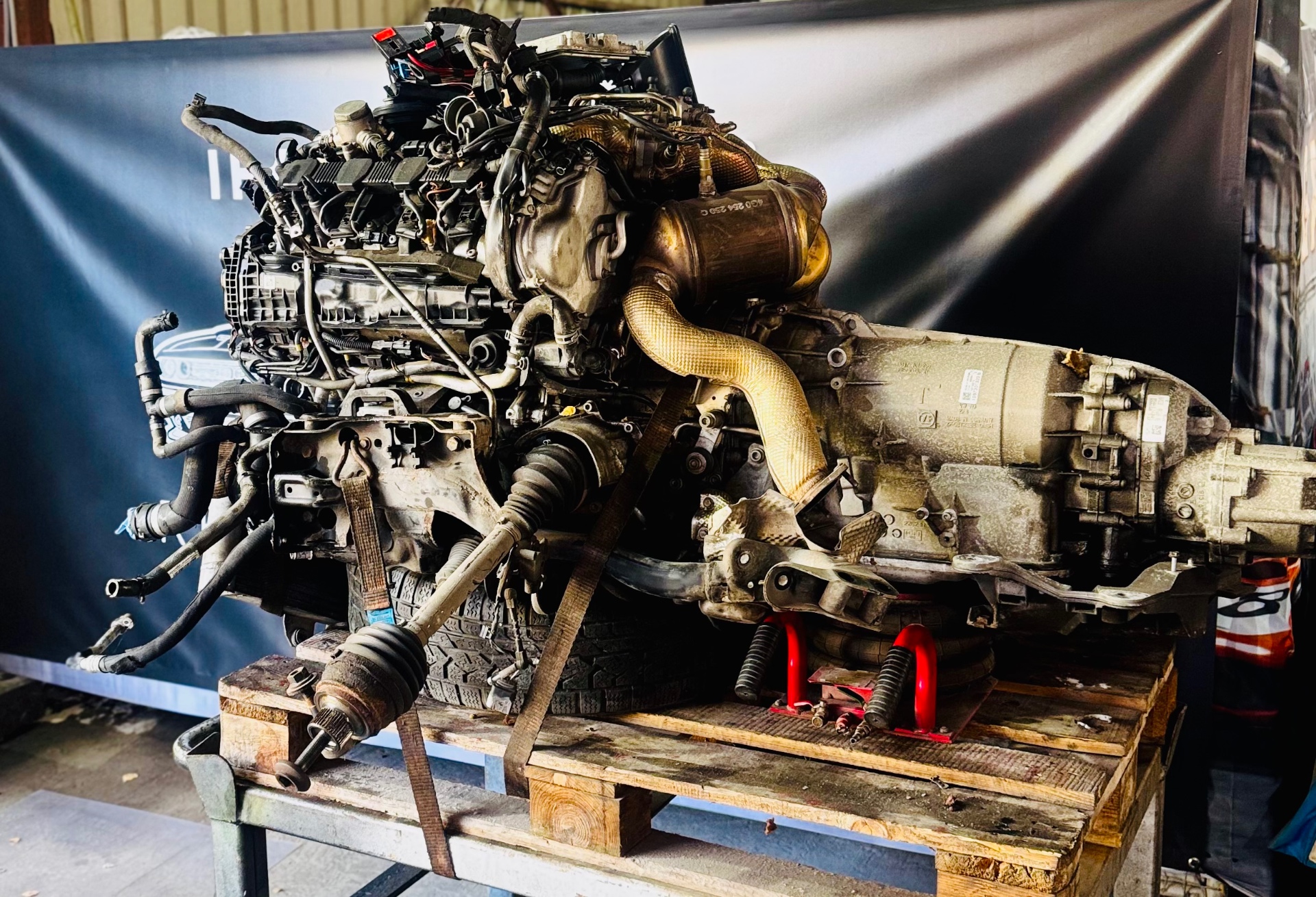 Moteur en cours d'intervention chez IK Motor